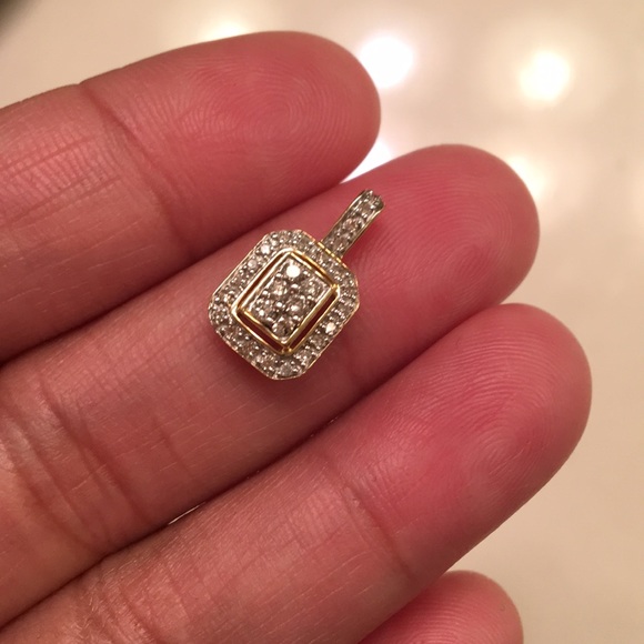 Jewelry - Beautiful diamond 💎 10k pendant